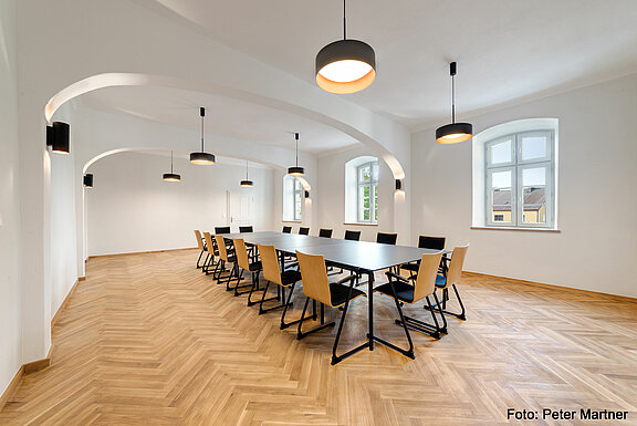 rathaus_neukirchen-balbini_sitzungssaal.jpg  