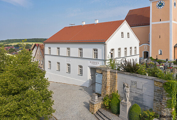 rathaus_neukirchen-balbini_aussen.jpg  