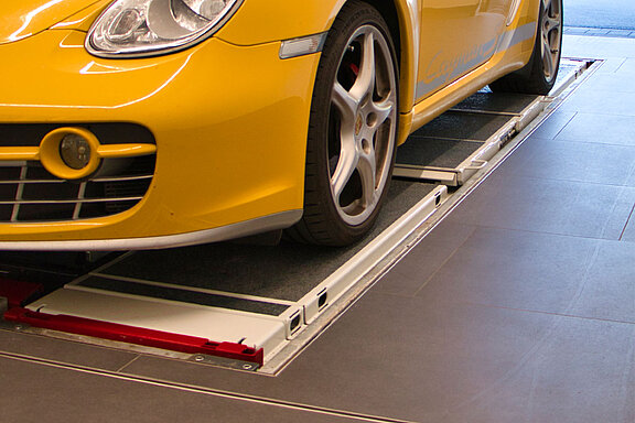 SAKRET-Referenzen-Porsche-Zentrum-Regensburg-Zwischenbild-11.jpg  